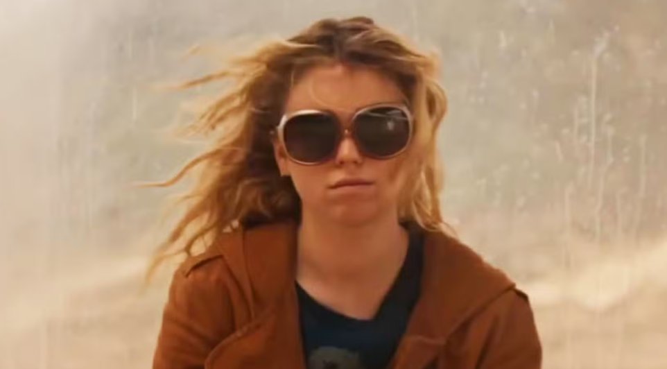 fw_plotX's tweet photo. The thing I'm most curious about in Supergirl isn't even the fights.
It's what Kara is like when nobody is watching.
We've seen Superman's life on Earth.
But what does a Kryptonian who actually remembers Krypton do with all that grief?
That's the Supergirl story I want. https://t.co/Ts0ZTlxp8f