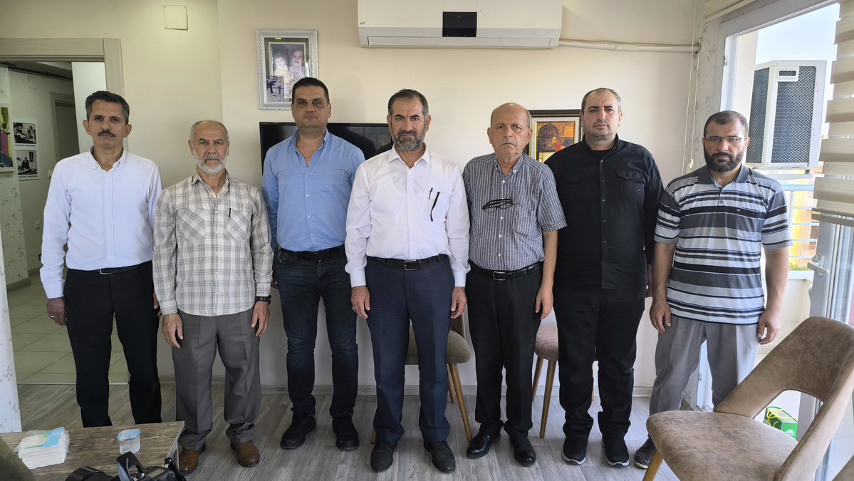 HudaPar_Tarsus's tweet photo. İlçe Başkanımız Hikmet Tanış ve beraberindeki heyet, Akdeniz Gazetesi Sahibi Hakan Bulut’u ziyaret ettiler. Ziyarette Tarsus'un yerel gündemi ve basın çalışmaları ele alınırken, misafirperverliklerinden ötürü kendilerine teşekkür edildi. 🤝

#HÜDAPAR #Tarsus #AkdenizGazetesi https://t.co/SAB2tauNs2