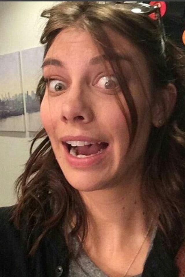 MMAWWEgoonguy's tweet photo. You’re such a sad pathetic gooner that in the zombie apocalypse you’d hand over all your supplies to her just because she licked her lips. https://t.co/5pBgbxCJmR