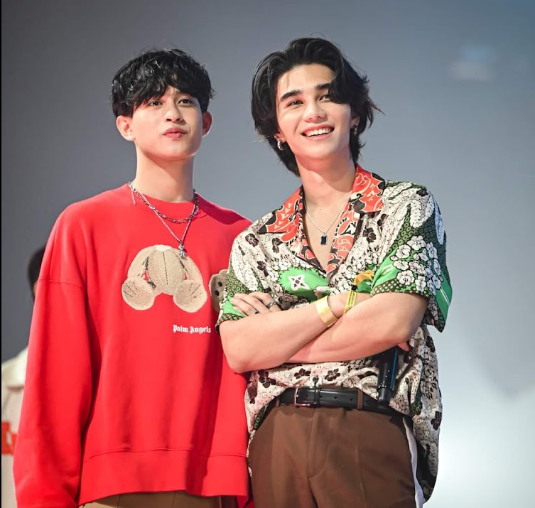 meonmoon_me's tweet photo. เติบโตมาอย่างดีทั้งสองคนเลยเนาะ 
#JeffSatur #barcodetin https://t.co/jr8VuADZN9