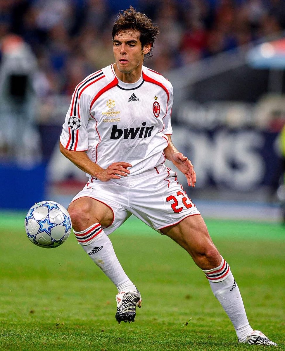 FootyTimeless's tweet photo. 🔙 Kaká • AC Milan ⚽️🔥 https://t.co/Qn9YFj8gMu