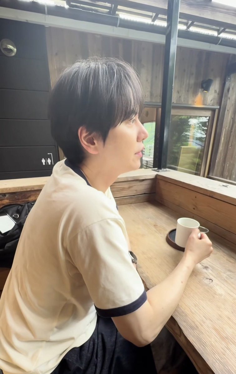 3kyhk9's tweet photo. 이 사진 진짜 너무 자연스럽게 찍혀서..진짜..진짜....남친짤 탑임 https://t.co/YdLHBJ9gPM