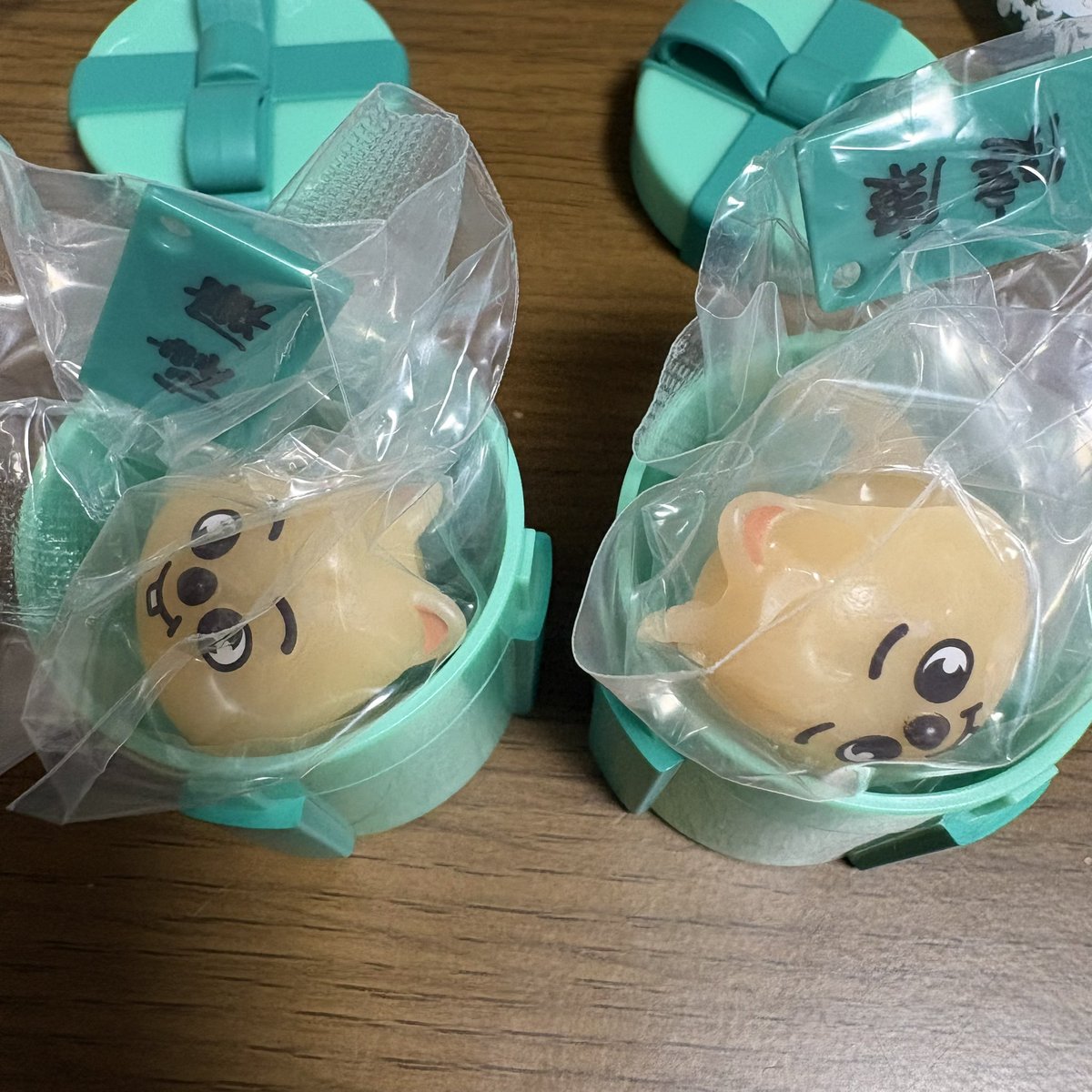 3x9qqq's tweet photo. @ha8468035577657 検索よりお声かけ失礼致します。
当方こちらの2つ所持しております。
ポガリのピヨピヨとはいで交換して頂くことは可能でしょうか？郵送希望です。
大変難しいかもしれませんがご検討の程よろしくお願い致します🙇🏻‍♀️ https://t.co/KLa1hWHd6t