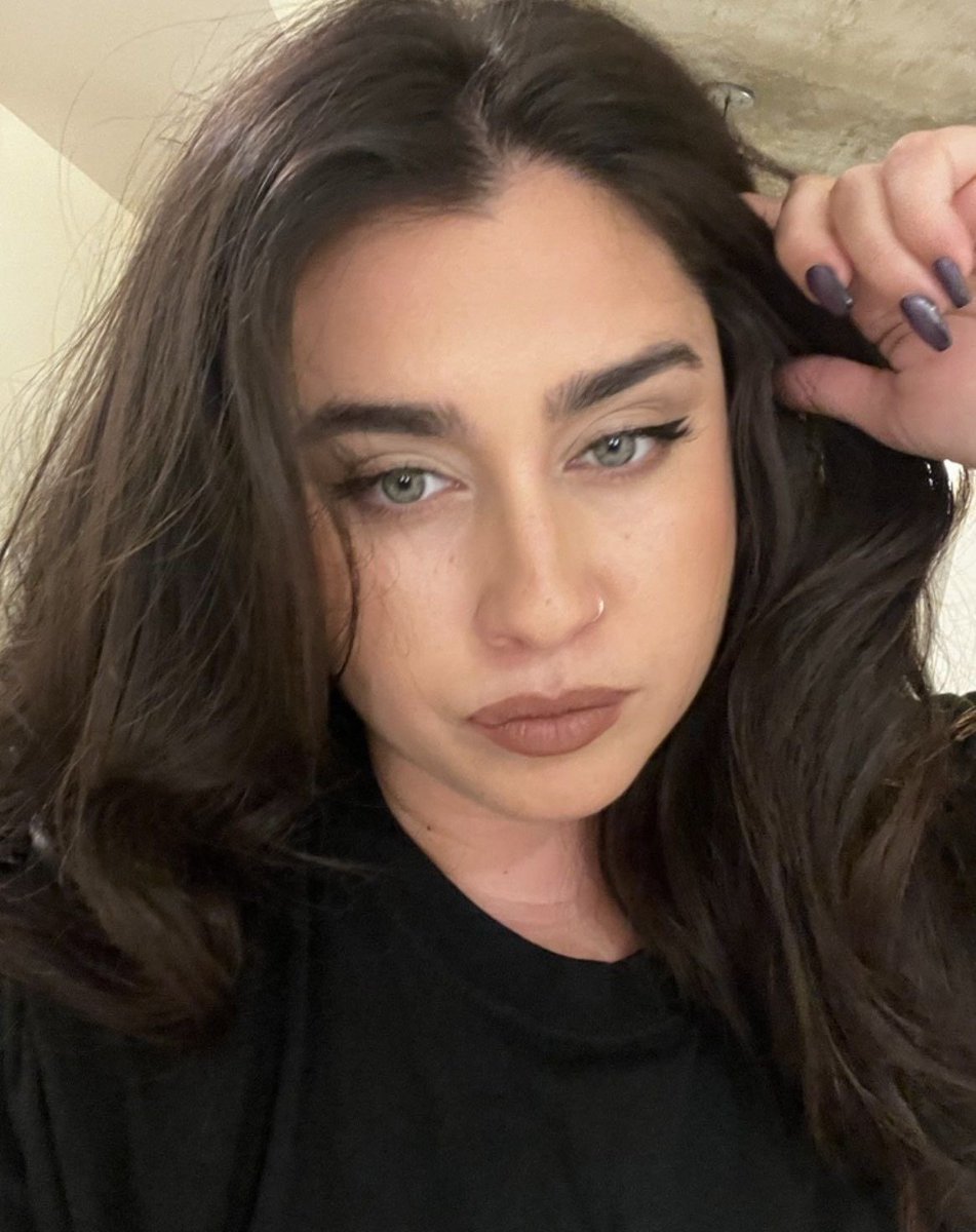 hrtsyada's tweet photo. Face card never declines 

#laurenjauregui https://t.co/yb4vMmpfpX