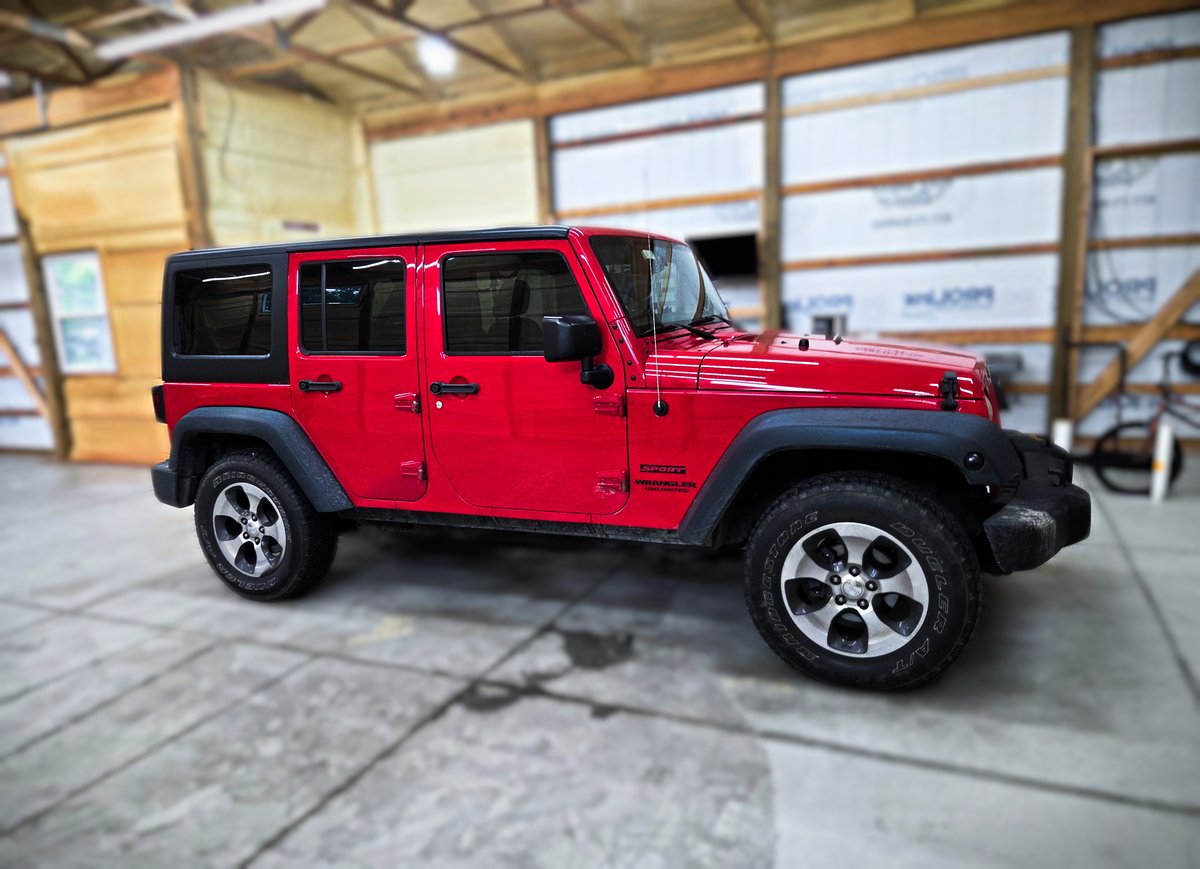 CarBeyondDriven's tweet photo. CBD tinted the two front side windows on this sweet 2-door #Jeep Wrangler using quality #3M Obsidian 25 window film to match the 26% from the factory on the rear

#carbeyonddriven https://t.co/WDnufelBFG