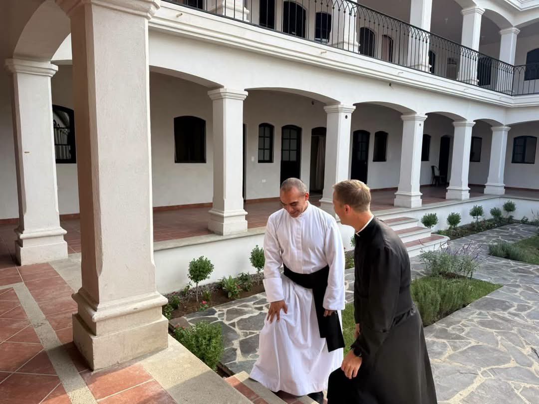 SoyDeLeon_Mx's tweet photo. Retiro de sacerdotes de la FSSPX del Distrito de México, en Zapotiltic, Jalisco. 

25 sacerdotes, estrenando la Casa de Retiros San Rafael.

¡Que Dios le pague al Padre Gensbittel su hospitalidad y a todos los fieles que ayudaron para la realización de este retiro! https://t.co/qSHfmy5ovu
