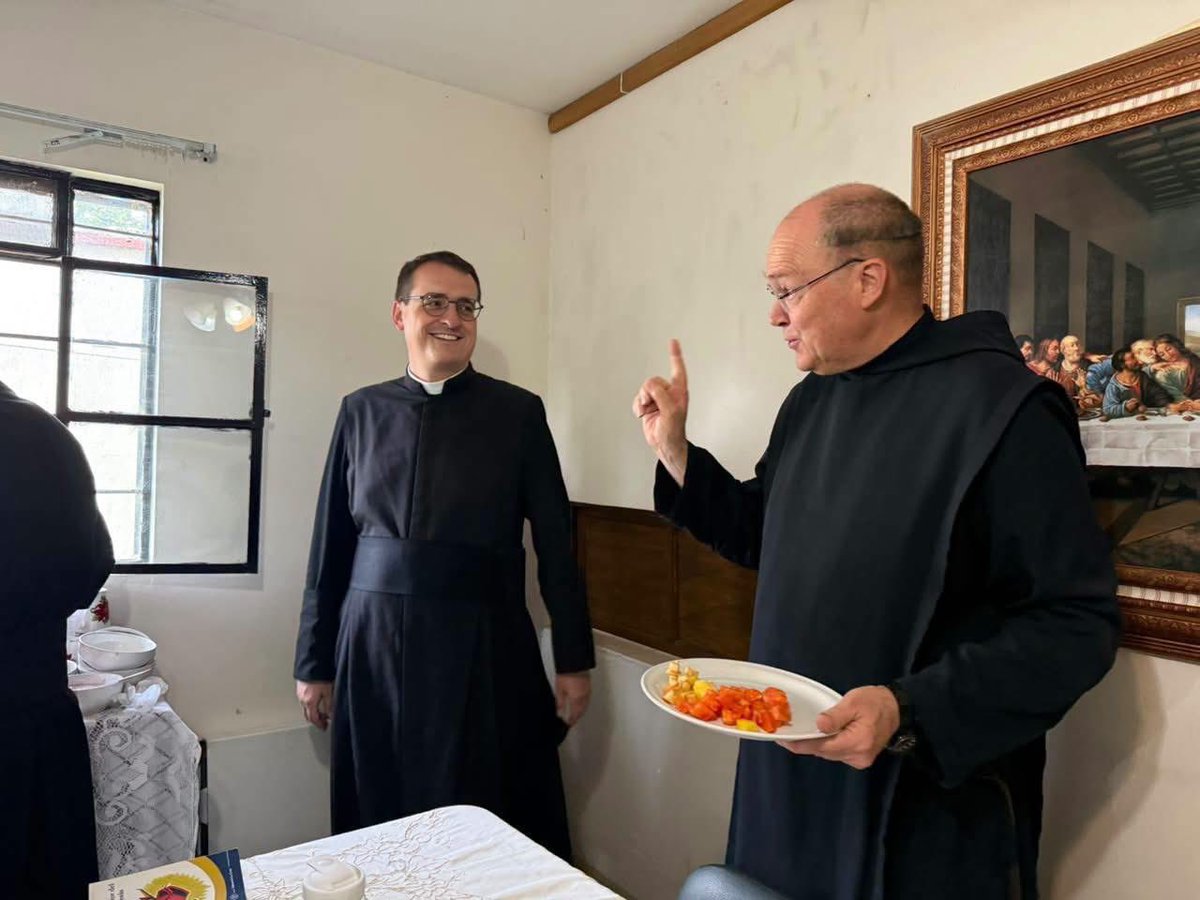 SoyDeLeon_Mx's tweet photo. Retiro de sacerdotes de la FSSPX del Distrito de México, en Zapotiltic, Jalisco. 

25 sacerdotes, estrenando la Casa de Retiros San Rafael.

¡Que Dios le pague al Padre Gensbittel su hospitalidad y a todos los fieles que ayudaron para la realización de este retiro! https://t.co/qSHfmy5ovu