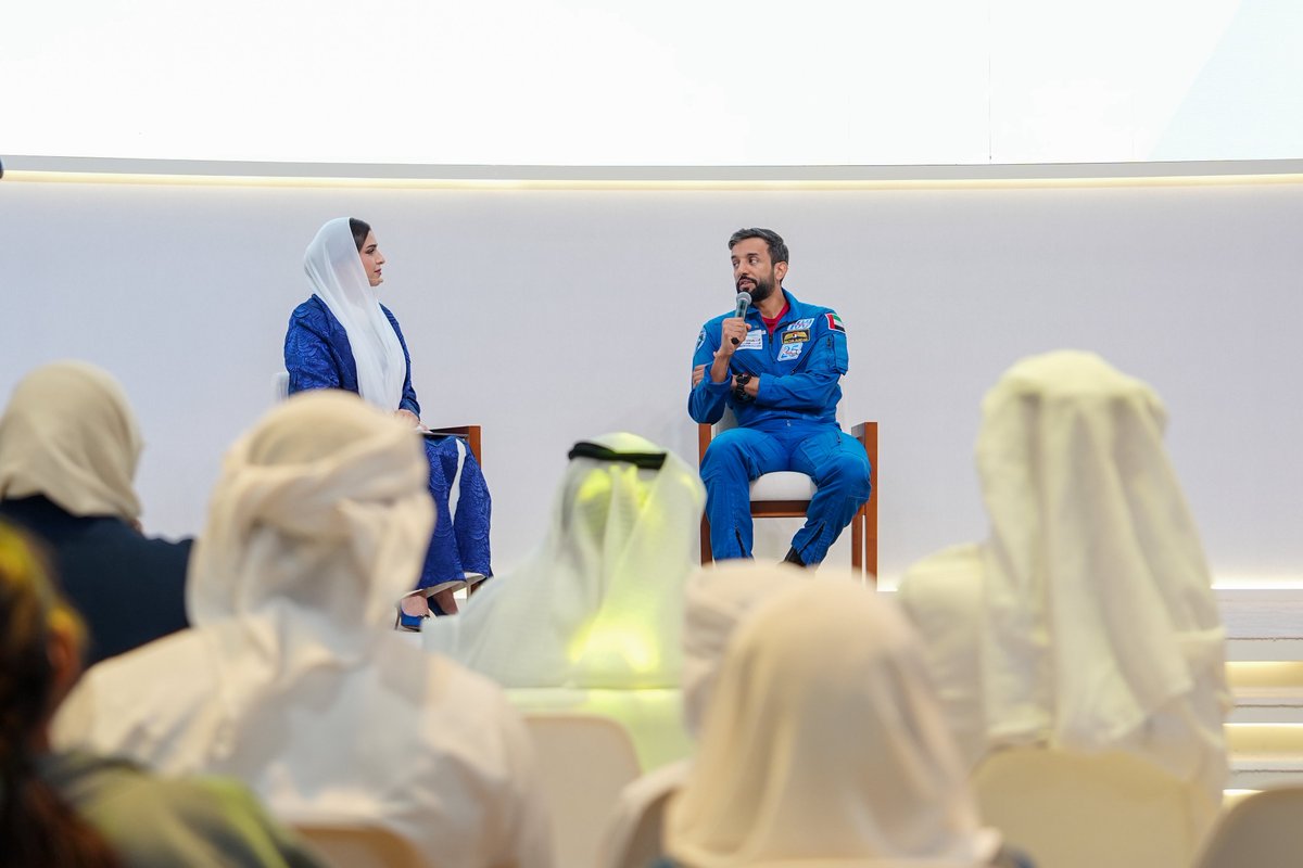 MBRSpaceCentre's tweet photo. شارك رائدا الفضاء معالي الدكتور سلطان النيادي، وهزاع المنصوري تجربتهما وقصة نجاح قطاع الفضاء الوطني في معرض أبوظبي الدولي للكتاب 2026. وشرح النيادي عن تحول طموح المغفور له بإذن الله الشيخ زايد بن سلطان آل نهيان إلى قطاع وطني رائد. https://t.co/JXViAhskMi
