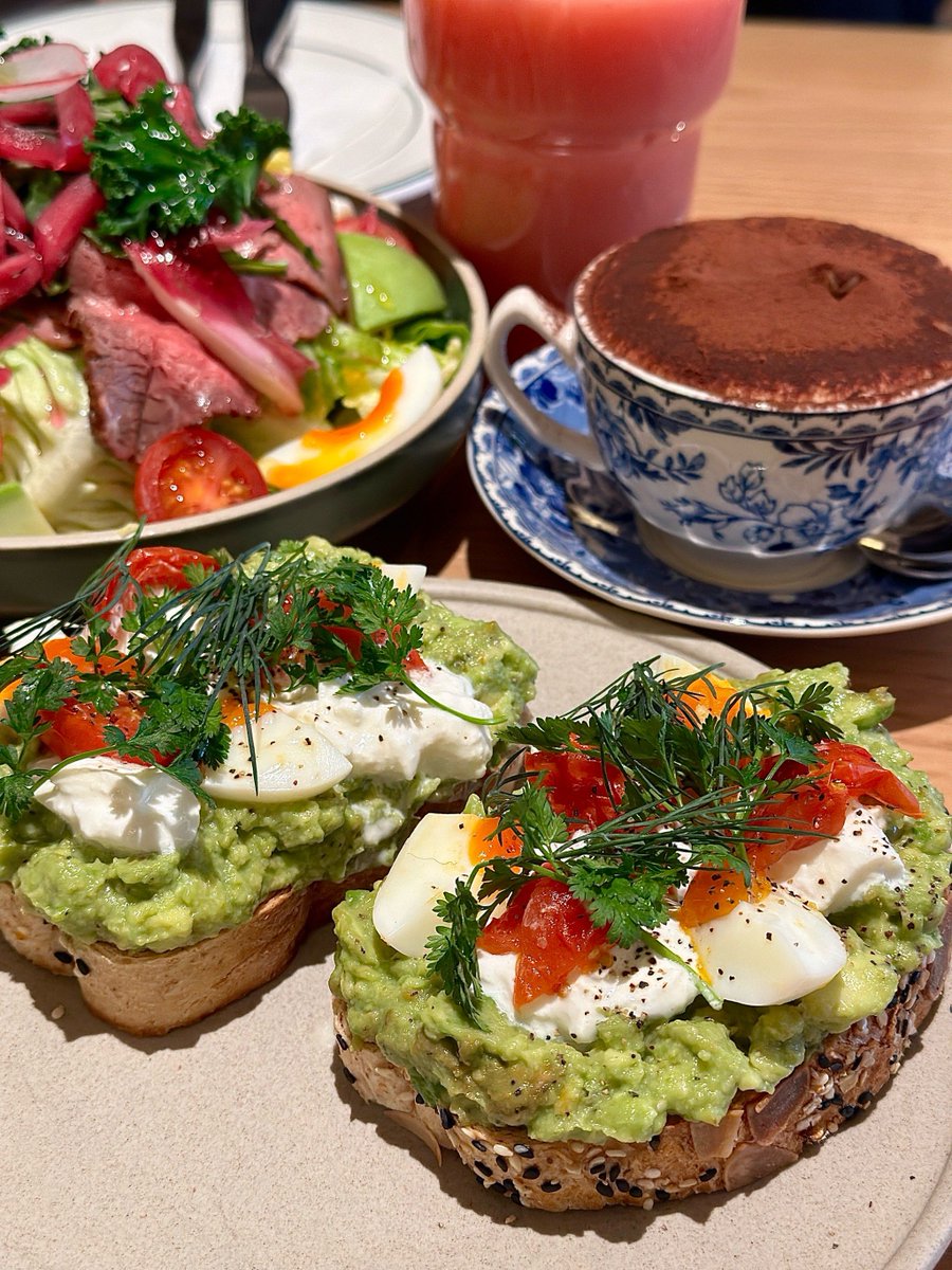 KizzyDercoykl's tweet photo. Just whipped up a creamy avocado egg toast with flaky sea salt for a quick, nourishing breakfast—simple bites hit so different!， https://t.co/GOkvC68gWh