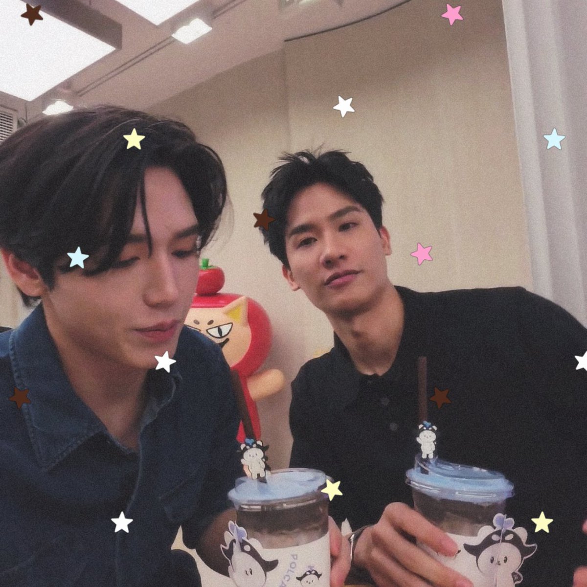 ccakeee_'s tweet photo. ผู้คนหลากหลาย but phorphor look so shy 🐻‍❄️🎀

𐙚 #เตนิว ; #TayNew .𖥔 ܁ ˖ https://t.co/KHsLKAFyGZ