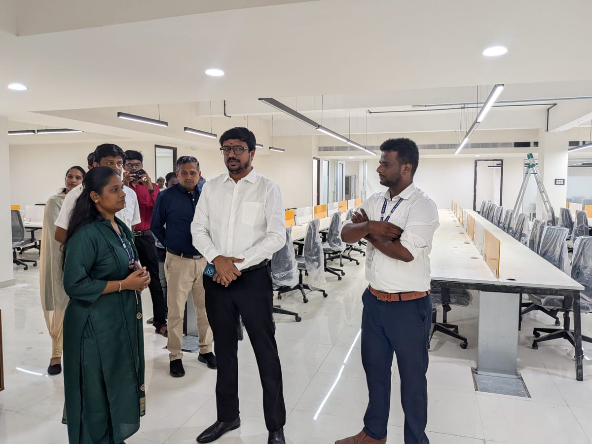 TheStartupTN's tweet photo. Singai G. Ramachandran @SingaiGR , Chairman, StartupTN, visited the StartupTN Coimbatore Regional Hub functioning on the TNAU premises.

He inspected the 7,500 sq. ft. facility, which includes a 60+ seat co-working space, conference hall and meeting rooms.

Under the guidance of the Hon’ble Chief Minister @CMOTamilnadu  the Hon’ble Minister for MSME, @pmathanrajamla  the Hub will soon open its facilities to entrepreneurs, providing a dedicated space for startups to work, connect and grow.

@TNDIPRNEWS