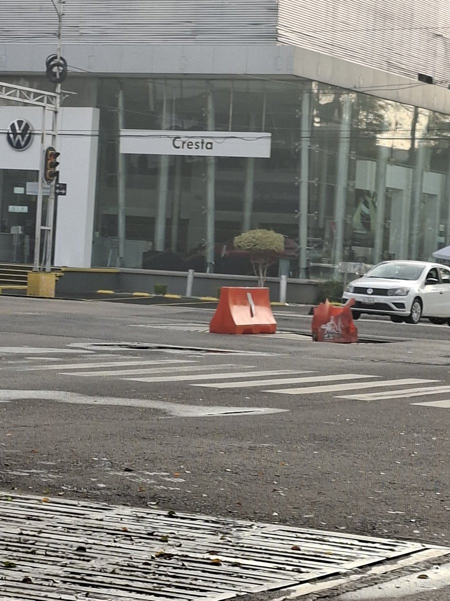 DCR10z's tweet photo. @BJAlcaldia @UCS_GCDMX #tránsitoGCDMX su apoyo para reparar, cambiar la tapa en Av Cuahutémoc esquina Morena.  Desde hace meses que se reportó. https://t.co/7i0K8oqFv9