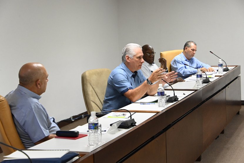 infocaphabana's tweet photo. 🔔Sostuvo el Primer Secretario del #CCPCC y Presidente de la República, @DiazCanelB, un encuentro con representantes del sector agropecuario, sobre la implementación de las 176 Transformaciones Económicas y Sociales en el campo cubano.
#CubaEstáFirme
https://t.co/WnD8L3CgXq https://t.co/HFVpLGNZbl