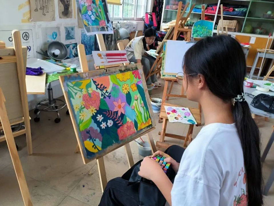 VeronaPlaimo's tweet photo. [Calling all creative peers! Our campus art club’s workshop for beginners is this Saturday at 2pm in the Student Center. Grab your favorite sketchbook and let’s paint u0026 connect—no experience needed! ]， https://t.co/HyZex4jr40