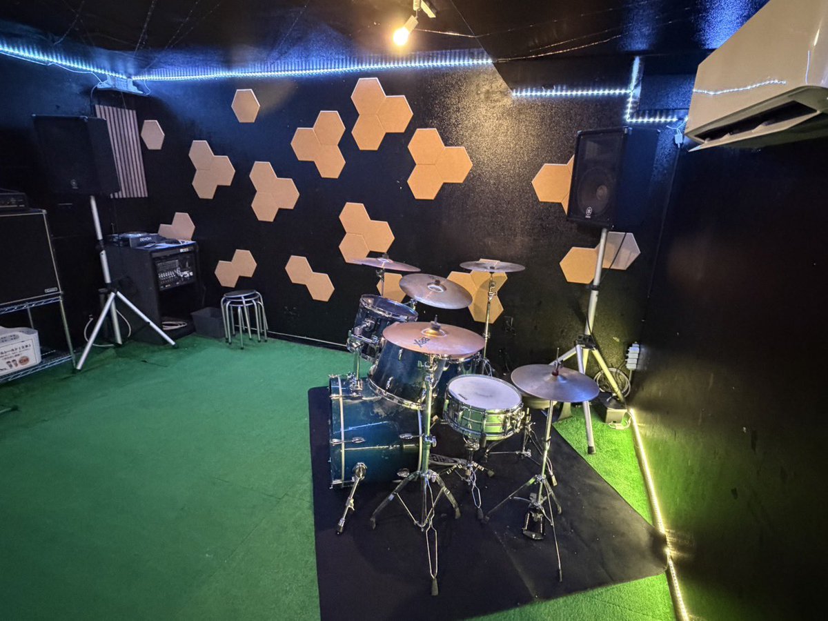 mainlight_00's tweet photo. 【 あと2ヶ月 】
11/25スタジオライブの会場を紹介💁‍♂️

堺Tick-Tuck 2階に併設されている
 Studio Noi Cスタジオにて
ライブを行います📣

スタジオならではの雰囲気
目の前のライブの熱量
全部体感しに来てください🔥

取り置きはこちらから
https://t.co/sL0K6wBqIK https://t.co/nduArkznQG