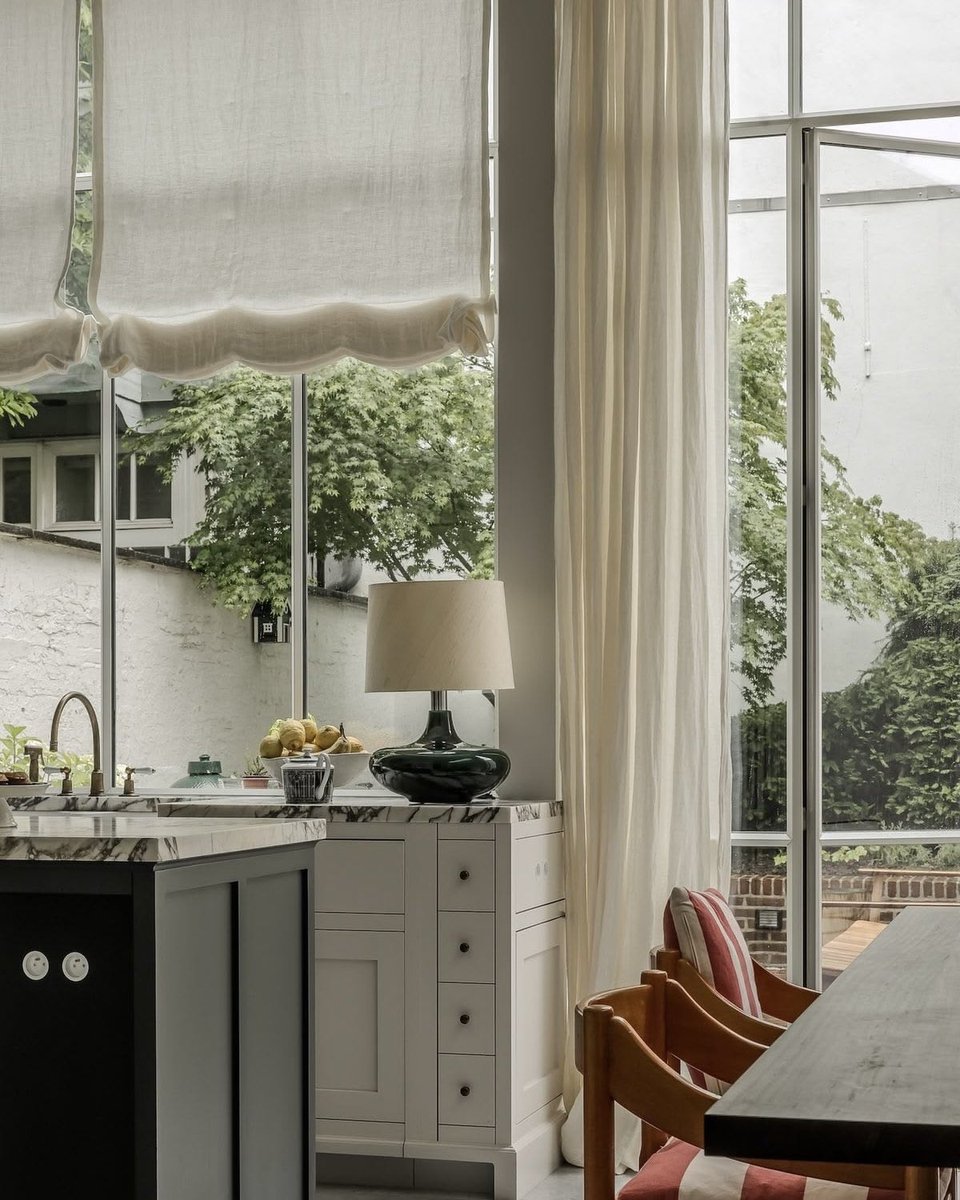 kunana___'s tweet photo. Una cocina no tiene por qué ser un espacio frío y vacío.

Si la decoras como una estancia más de la casa -cortinas, lámparas, un cuadro o una butaca- deja de parecer un sitio solo para cocinar. https://t.co/MZEdEQFXKM