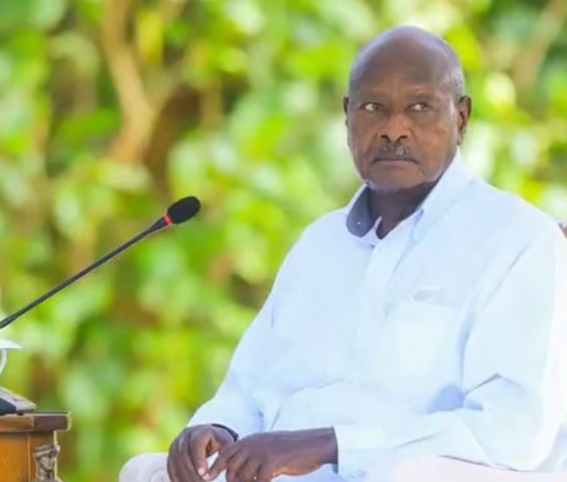 KomugishaPeace's tweet photo. Please H.E @KagutaMuseveni we as Ugandans on behalf of QM and Tooro kingdom, tukwegayiliide totuvamuu🥹🥹all our hopes are in you☹️☹️all eyes are on you right now coz we know u have  the last answer to this. Totuvamu Tata😩😩 https://t.co/rnjx0jguaP