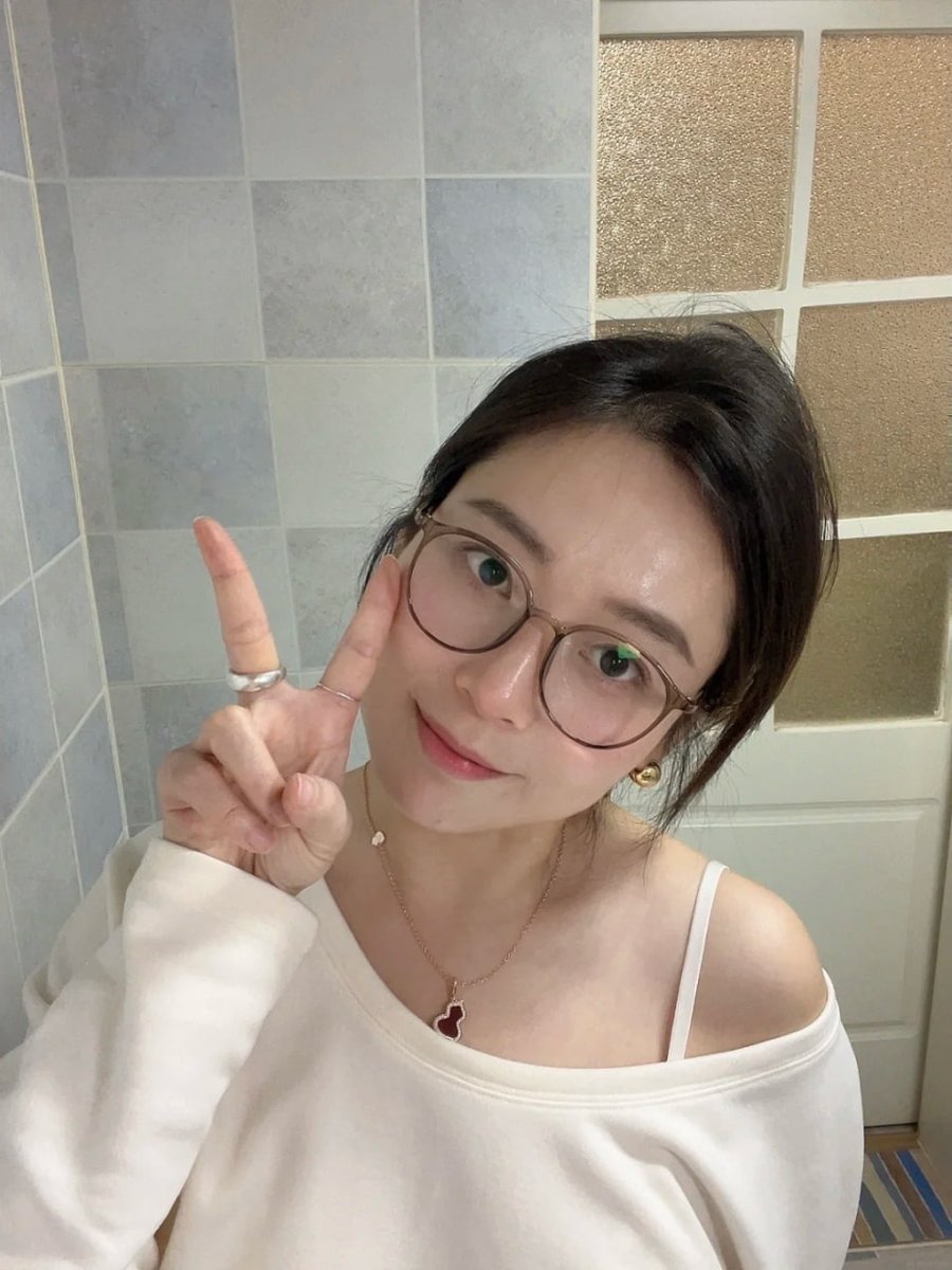 ilhamart's tweet photo. 宝，错过了姐的花期，不要再错过姐的更年期了，错过了更年期，咱们就后会无期啦.... https://t.co/oS2poJgres