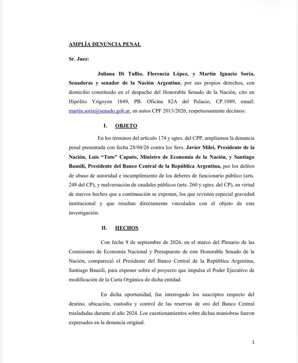 Florelop's tweet photo. ¿DÓNDE ESTÁ EL ORO?

Junto al senador @MartinSoria_ y @ditulliojuli ampliamos la denuncia penal en contra de Milei, Caputo y Bausili por abuso de autoridad, incumplimiento de los deberes de funcionario público y malversación de caudales públicos.

Además de las contradicciones señaladas por el presidente del BCRA, hay nuevos elementos sobre el destino, la custodia y la trazabilidad de las reservas de oro de la Argentina que consideramos deben ser investigados por la Justicia Federal. 

La transparencia y el control sobre los recursos del Estado no son opcionales.