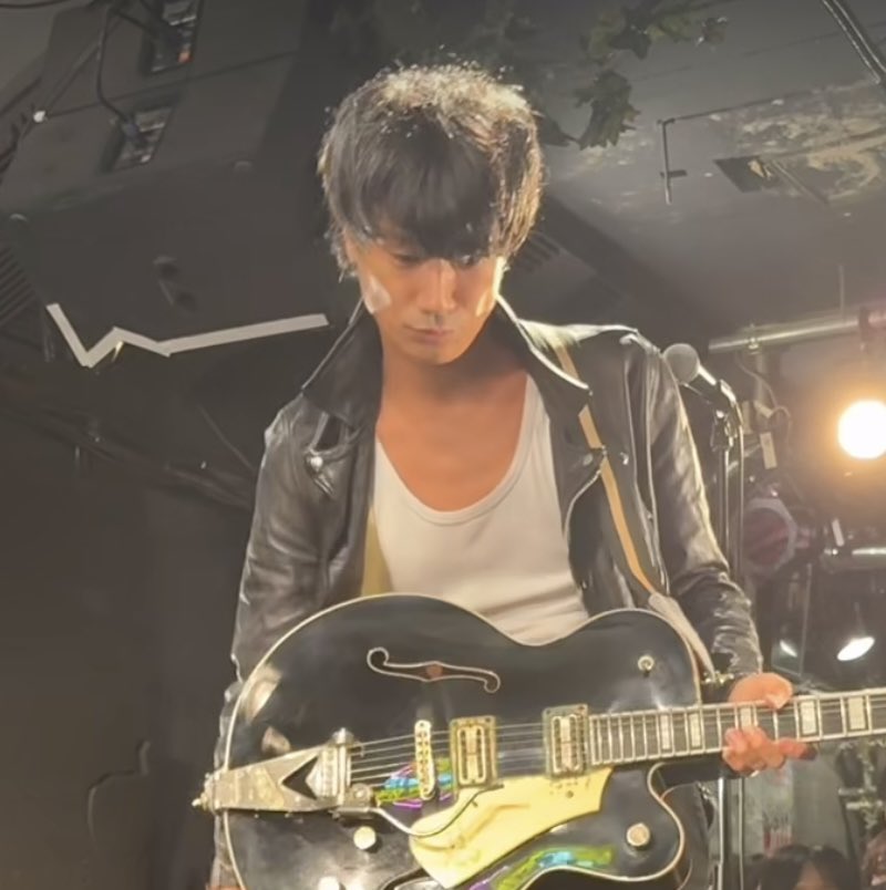 _gearblues_'s tweet photo. 黒髪短髪の佐々木亮介のハードボイルド感大好き
フラッド好きになった頃の佐々木が帰ってきた https://t.co/2Zwmj2MQwb