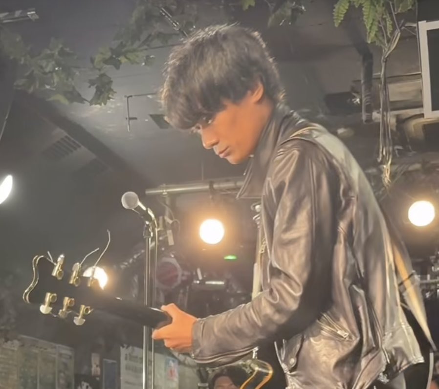 _gearblues_'s tweet photo. 黒髪短髪の佐々木亮介のハードボイルド感大好き
フラッド好きになった頃の佐々木が帰ってきた https://t.co/2Zwmj2MQwb