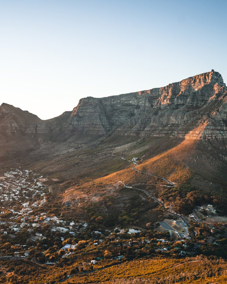 bigmountaindrug's tweet photo. Golden hour over Table Mountain — where rugged beauty meets serene city life. Nature’s masterpiece glowing in the last light of day. ✨
#CapeTown #TableMountain #TravelGoals #SunsetViews #BMD https://t.co/oZs5RRNGPi