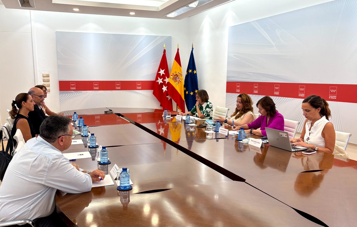 AlzheimerCeafa's tweet photo. Gracias a la consejera de Sanidad de @ComunidadMadrid @FatimaMatuteCM, por el compromiso mostrado en la reunión de hoy con #CEAFA para liderar la administración de los únicos tratamientos capaces de retrasar el avance del Alzheimer. #ElNoYaNoEsRespuesta https://t.co/X4cvl1qJRb
