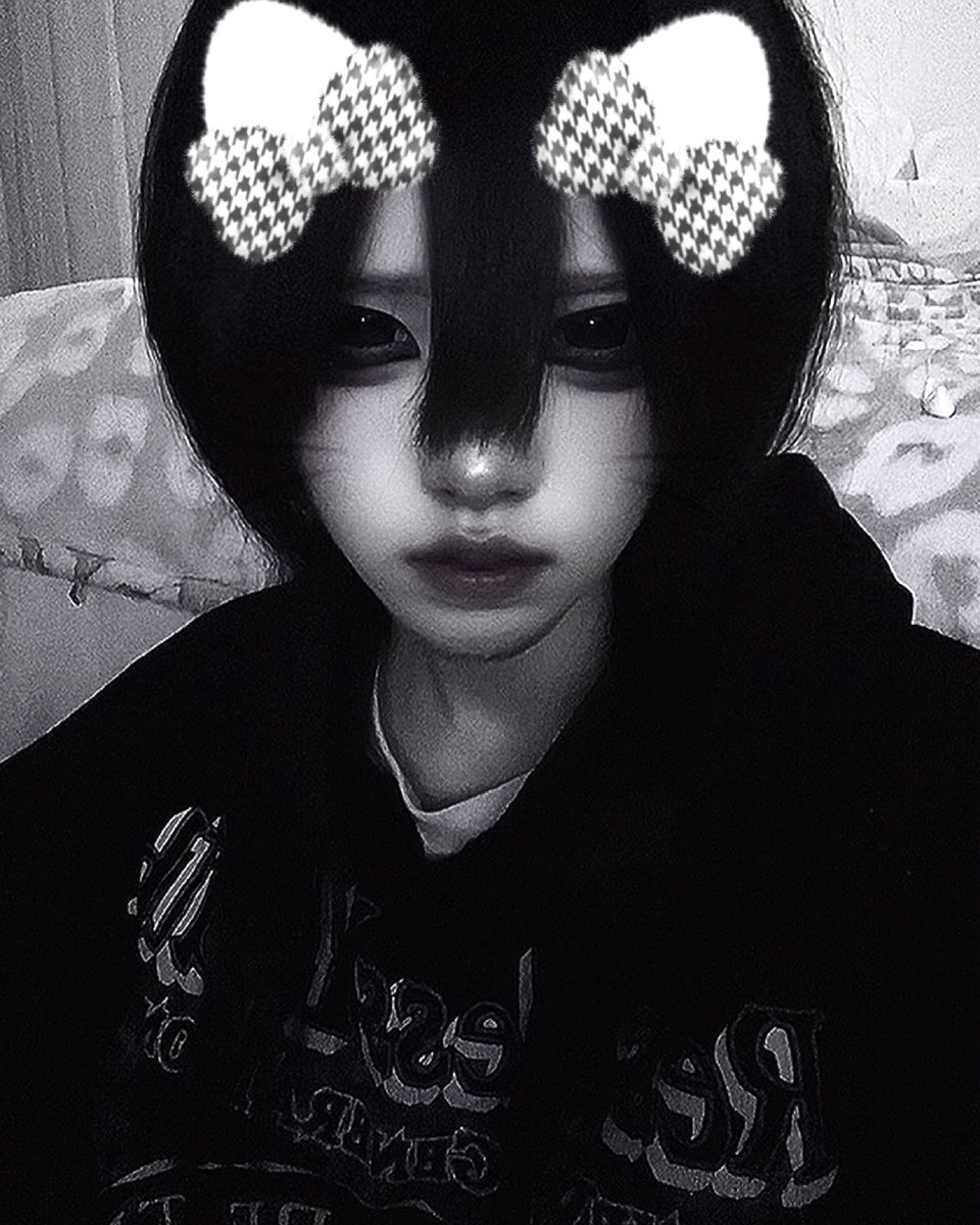 mityujini's tweet photo. my two evil selves https://t.co/uQoW8I9owW