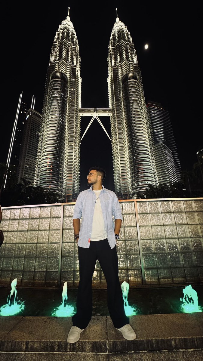 Deepenchettri9's tweet photo. Somewhere between the busy streets of Kuala Lumpur and a view like this, you realize that travelling isn’t just about seeing new places. It’s about becoming someone who has more stories to tell.

One place checked off. A whole world still waiting.

#kualalumpur https://t.co/Mv4RUxE7jY