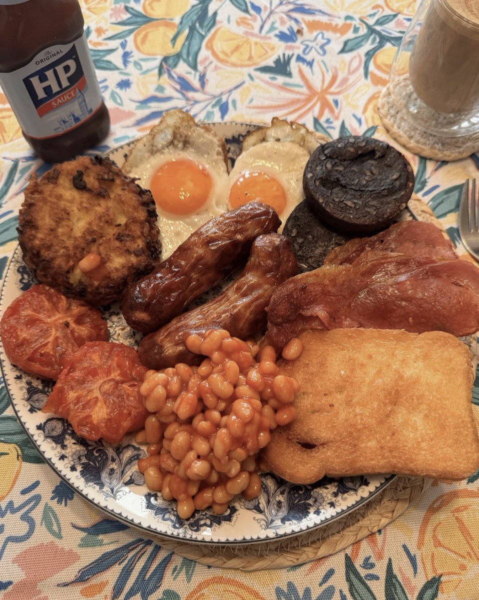 NoContextBrits's tweet photo. British cuisine. Best in the world. https://t.co/ZcchKwMV6d
