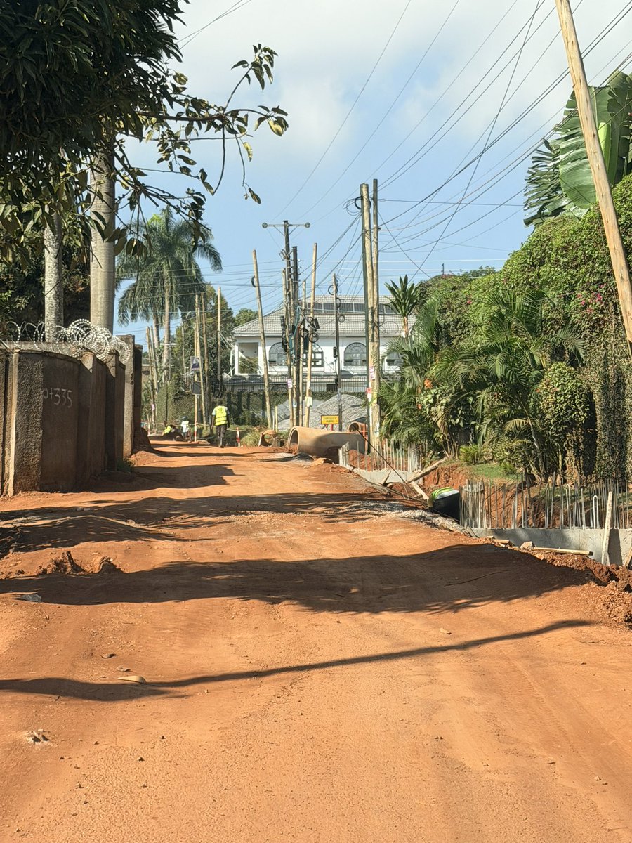 andykristian's tweet photo. See! This is a major road in Muyenga, Kampala! 

How shall Uganda develop with our current land tenure systems? The utter selfishness by us the land owners, add local leaders &amp; city authorities that allow anybody to build wherever &amp; whatever they want…is there hope for Kampala? https://t.co/g0QWS8rKN6