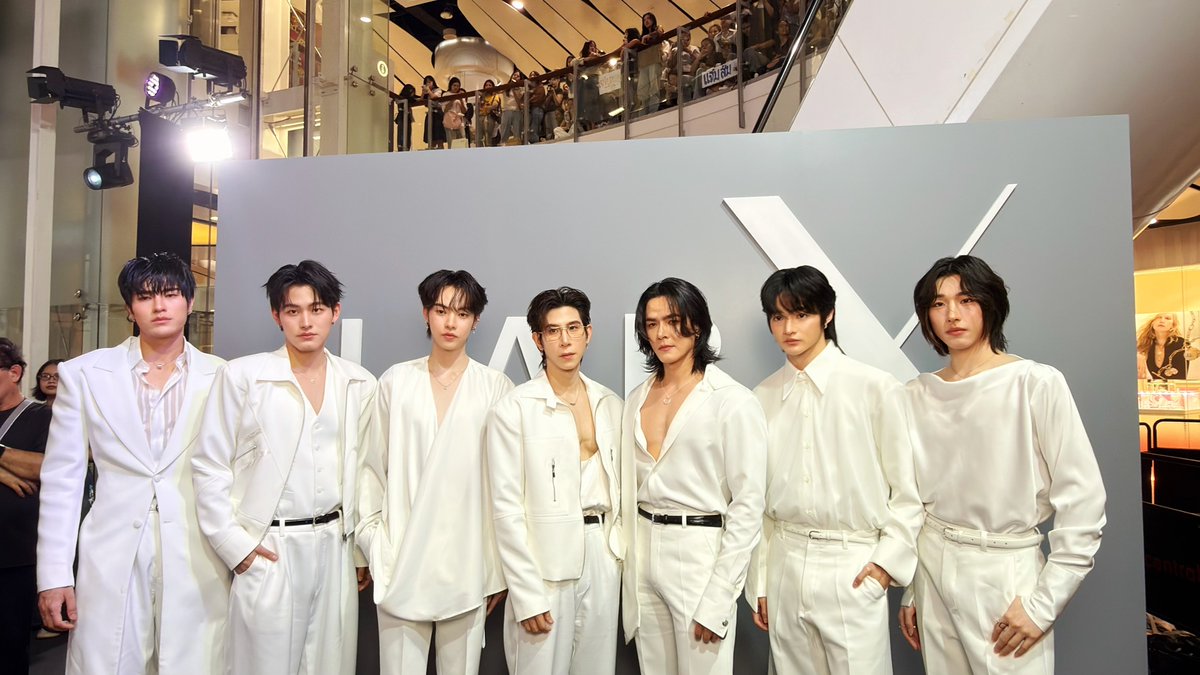 DomundiTV's tweet photo. ขอขอบคุณ @LABXClinic ที่ให้เกียรติ “มาร์ค” “ปาร์ค” “คอปเปอร์” “ฟีฟ่า” “ภูผา” “รีออน” และ “เท็ดดี้” ได้มาร่วมงานในวันนี้นะคะ 🥰

ขอขอบคุณแฟน ๆ ทุกคนที่มาเจอกัน รวมถึงแฟน ๆ ที่ส่งกำลังใจมาให้หนุ่ม ๆ ด้วยนะคะ 🫶🏻✨️

#LABXxDEXXGrandOpening
#มีXต้องมีDEXX https://t.co/zBIbZTKUPz