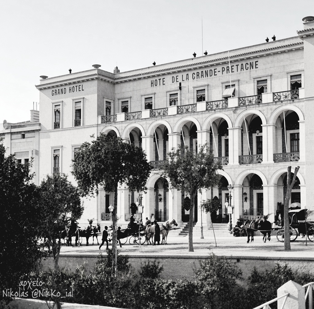NikKo_ial's tweet photo. Το Ξενοδοχείο Μεγάλη Βρετανία στο Σύνταγμα σε σπάνια φωτογραφία το 1901.
#Athens
#rare https://t.co/7bpny08aoh