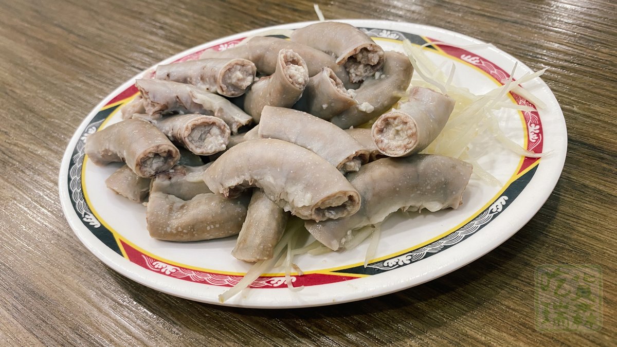 FoodieResen's tweet photo. 整鍋豬大骨加內臟慢熬，湯頭熬出濃郁乳白！粗米粉滑溜彈牙，咬下去噴出鮮甜肉汁。現切嘴邊肉軟嫩帶筋，粉腸脆彈無苦味，沾蒜蓉醬太銷魂。

吃米粉湯你必切嘴邊肉還是粉腸？

🍜 https://t.co/Il7Q7y5Zjb

📍 阿蕙古早味���米粉湯
🚇 台北市北投區石牌路一段39巷70弄2號

#瑞森慢活中 #石牌美食 https://t.co/KpwGvd3QOT