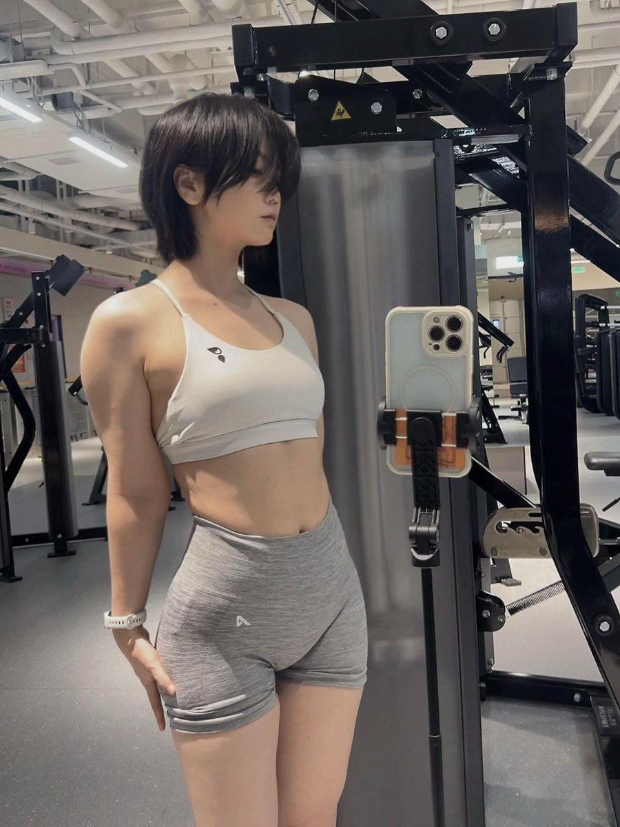 lorrakai's tweet photo. ボーイッシュ極めたくて体鍛えてます https://t.co/8eX4Jh05hz