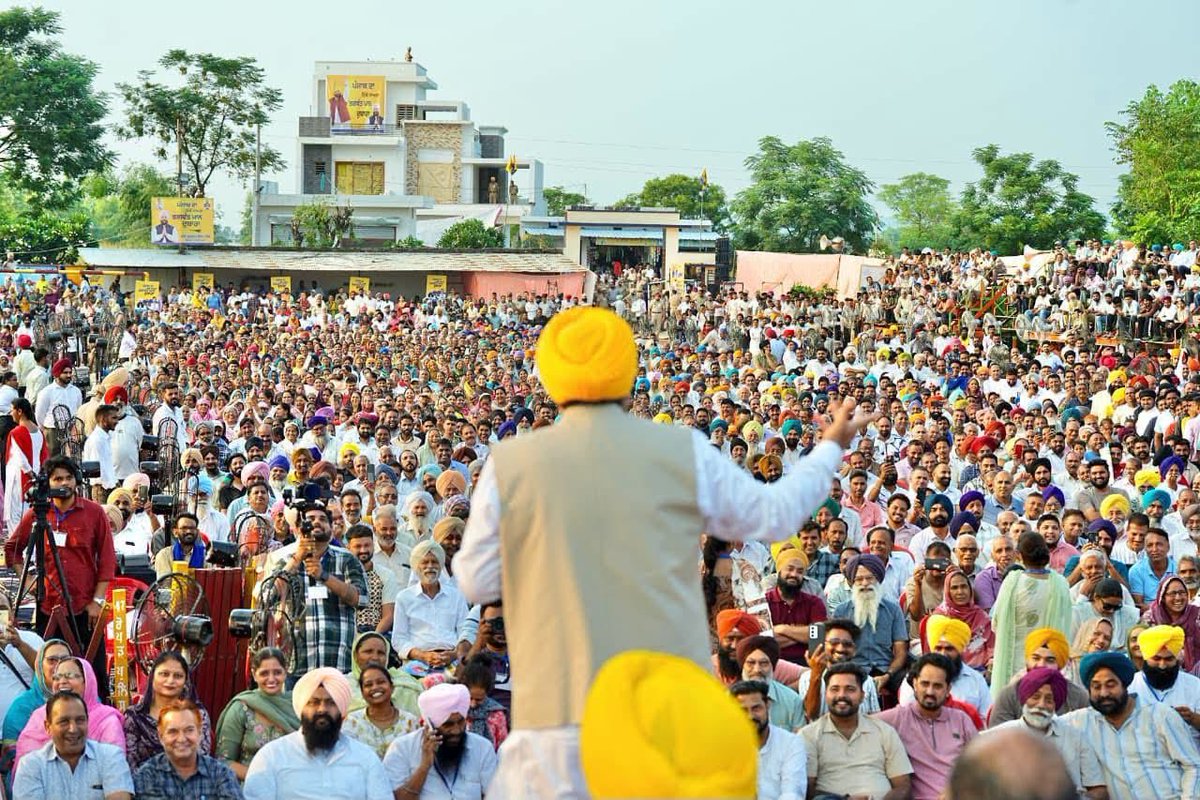 kang_malvinder's tweet photo. It was a privilege to join the Sath at Jindwadi, village in Sri Anandpur Sahib, which witnessed an extraordinary turnout and an overwhelming display of people’s affection.

The warmth and enthusiasm surrounding Hon’ble CM @BhagwantMann ji were unmistakable. The bond he shares with the people of Punjab goes beyond political rhetoric,it is rooted in work, accessibility and a politics that remains connected to the ground.

When a Sath overflows with people, it becomes more than a gathering,it becomes a reflection of the people’s trust and sentiment.

ਅੱਜ ਵਿਧਾਨ ਸਭਾ ਹਲਕਾ ਸ੍ਰੀ ਅਨੰਦਪੁਰ ਸਾਹਿਬ ਦੇ ਪਿੰਡ ਜਿੰਦਵੜੀ ਦੀ ਸੱਥ ਵਿੱਚੋਂ ਪੰਜਾਬ ਦੇ ਮਾਣਯੋਗ ਮੁੱਖ ਮੰਤਰੀ ਸਰਦਾਰ ਭਗਵੰਤ ਸਿੰਘ ਮਾਨ ਜੀ ਨੇ ਨਗਰ ਨਿਵਾਸੀਆਂ, ਹਲਕਾ ਨਿਵਾਸੀਆਂ ਅਤੇ ਸਮੂਹ ਪੰਜਾਬੀਆਂ ਨਾਲ ਆਪਣੇ ਵਿਚਾਰਾਂ ਦੀ ਸਾਂਝ ਪਾਈ। ਇਸ ਮੌਕੇ ਹੋਏ ਸਮਾਗਮ ਵਿੱਚ ਸ਼ਮੂਲੀਅਤ ਕੀਤੀ। ਇਸ ਮੌਕੇ ਆਮ ਆਦਮੀ ਪਾਰਟੀ ਦੀ ਤਮਾਮ ਲੀਡਰਸ਼ਿਪ ਮੌਜੂਦ ਰਹੀ।
@AAPPunjab