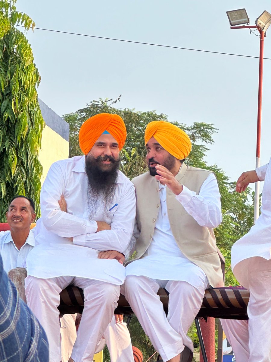 kang_malvinder's tweet photo. It was a privilege to join the Sath at Jindwadi, village in Sri Anandpur Sahib, which witnessed an extraordinary turnout and an overwhelming display of people’s affection.

The warmth and enthusiasm surrounding Hon’ble CM @BhagwantMann ji were unmistakable. The bond he shares with the people of Punjab goes beyond political rhetoric,it is rooted in work, accessibility and a politics that remains connected to the ground.

When a Sath overflows with people, it becomes more than a gathering,it becomes a reflection of the people’s trust and sentiment.

ਅੱਜ ਵਿਧਾਨ ਸਭਾ ਹਲਕਾ ਸ੍ਰੀ ਅਨੰਦਪੁਰ ਸਾਹਿਬ ਦੇ ਪਿੰਡ ਜਿੰਦਵੜੀ ਦੀ ਸੱਥ ਵਿੱਚੋਂ ਪੰਜਾਬ ਦੇ ਮਾਣਯੋਗ ਮੁੱਖ ਮੰਤਰੀ ਸਰਦਾਰ ਭਗਵੰਤ ਸਿੰਘ ਮਾਨ ਜੀ ਨੇ ਨਗਰ ਨਿਵਾਸੀਆਂ, ਹਲਕਾ ਨਿਵਾਸੀਆਂ ਅਤੇ ਸਮੂਹ ਪੰਜਾਬੀਆਂ ਨਾਲ ਆਪਣੇ ਵਿਚਾਰਾਂ ਦੀ ਸਾਂਝ ਪਾਈ। ਇਸ ਮੌਕੇ ਹੋਏ ਸਮਾਗਮ ਵਿੱਚ ਸ਼ਮੂਲੀਅਤ ਕੀਤੀ। ਇਸ ਮੌਕੇ ਆਮ ਆਦਮੀ ਪਾਰਟੀ ਦੀ ਤਮਾਮ ਲੀਡਰਸ਼ਿਪ ਮੌਜੂਦ ਰਹੀ।
@AAPPunjab