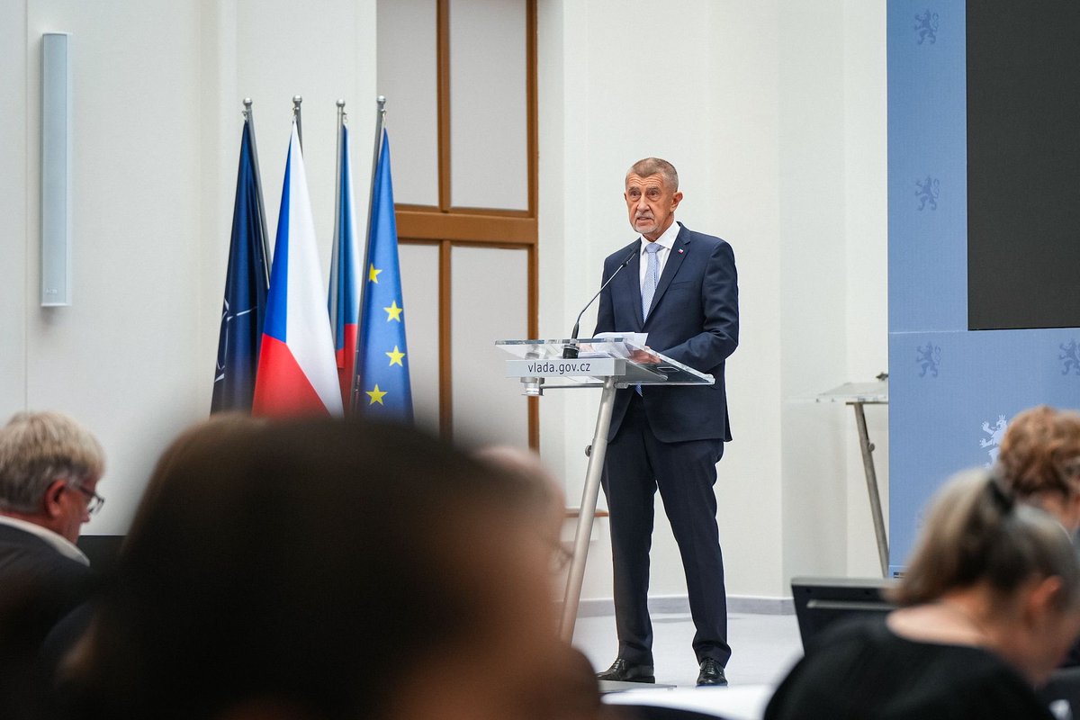 AndreaB_origin's tweet photo. Milion za druhé dítě?!
Premiér, Babiš otevřel debatu o podpoře porodnosti: milion za druhé dítě, daňová úleva za třetí, větší podpora péče o děti i studujících rodičů.

Část míří správně. Ale porodnost nevyřešíme tím, že zaplatíme narození dítěte a nevyřešíme, co přijde potom… https://t.co/9bbcXyM7wL