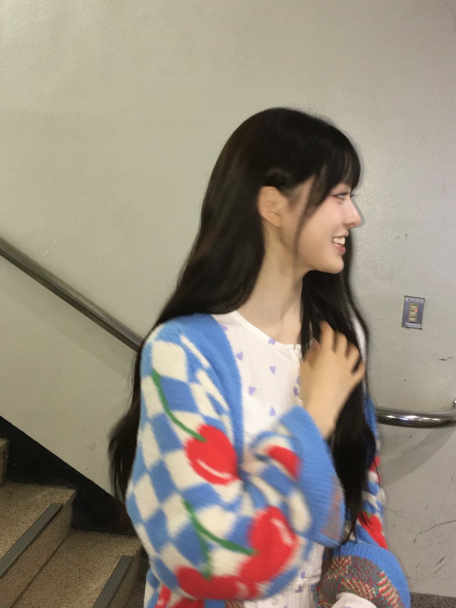 izna_offcl's tweet photo. [izME📮]

앞머리빵

#izna #이즈나
#BANGJEEMIN #방지민 https://t.co/8HfZO2P9md