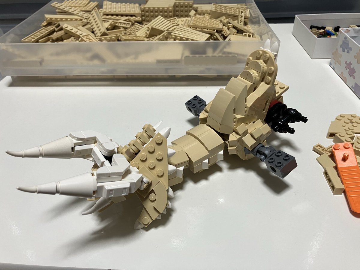 rt4259950402727's tweet photo. ドラゴンか微妙だけど過去に作ったレゴの飛竜種と古龍種と作りかけの飛竜種

#全クリエイターに告ぐドラゴンの作品を解放せよ https://t.co/UjF0MGlDsk