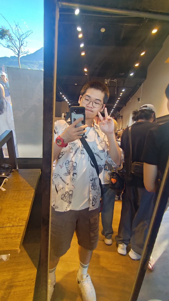 Beck650507's tweet photo. 前幾天去淡水晃晃，因為上周六喝酒車停在淡水，所以隔天跑去淡水牽車，順便逛了一下NET，試衣間還蠻好拍的 https://t.co/X18DtVrP4i