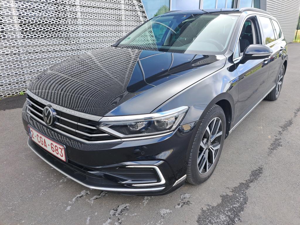 johnkim99419's tweet photo. Volkswagen Passat, 101, 300 km, plug-in hybrid. Starting bid: €14, 950. Leather seats, GPS, rear camera, adaptive cruise control. Bidding ends Sept 8, 2026, 13:15. Europe to Maghreb. https://t.co/2s0tLnFcUV