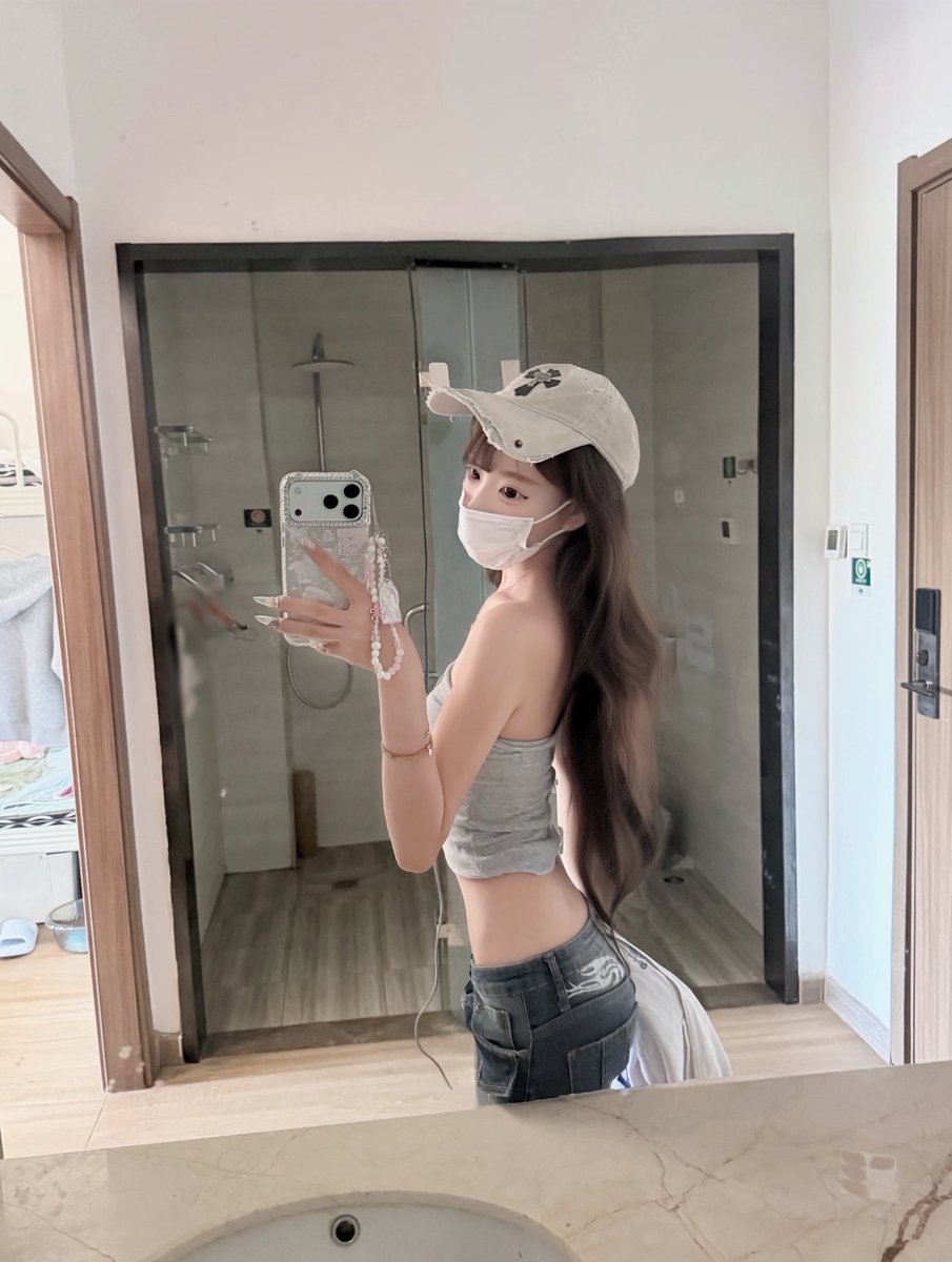 1ov21ove's tweet photo. 有人在吗？？？今日OOTD

开脱！！！上供！！   ！    

真的给b看，反正不要🚪 https://t.co/YSuYdxPycc