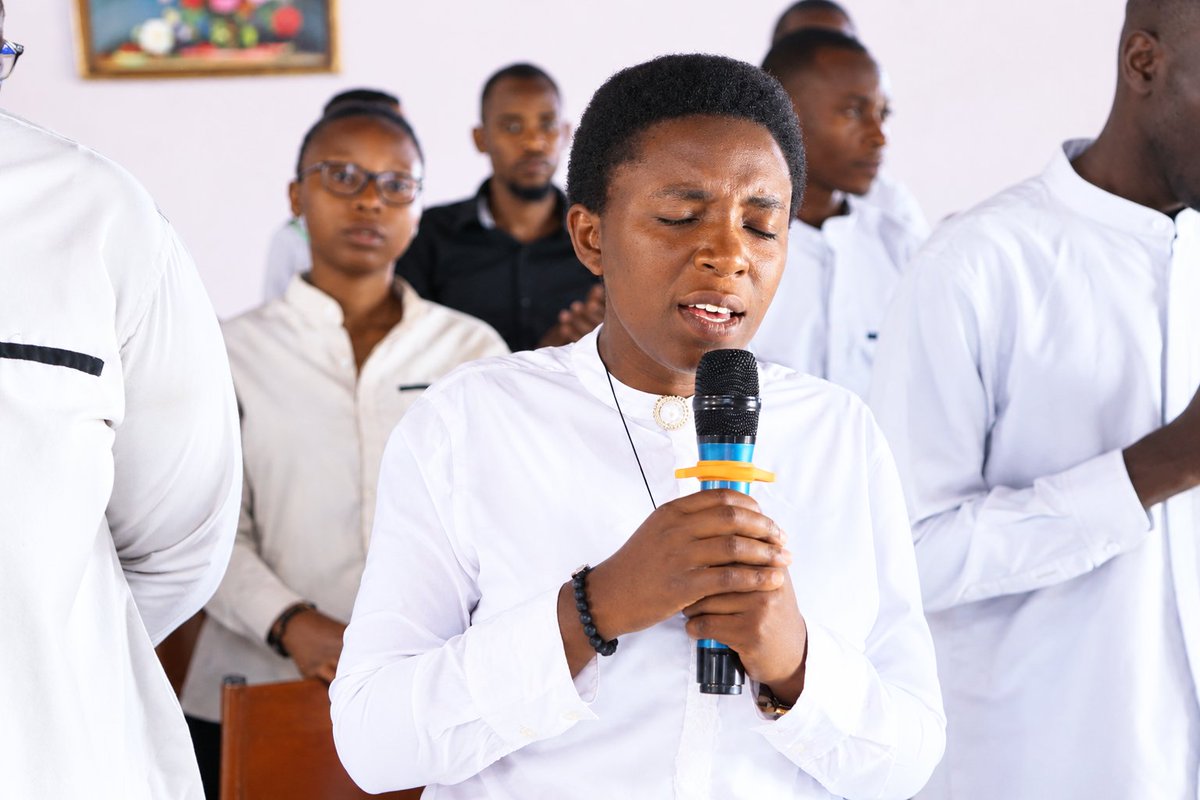 EcoleSSJT's tweet photo. Muri uyu mwiherero wari umwanya wo gutekereza ku iterambere ry’uburezi, gusangira ibitekerezo no gusenga, hagamijwe kurushaho guteza imbere uburezi bufite ireme n’indangagaciro. https://t.co/UMcsgmkfI2