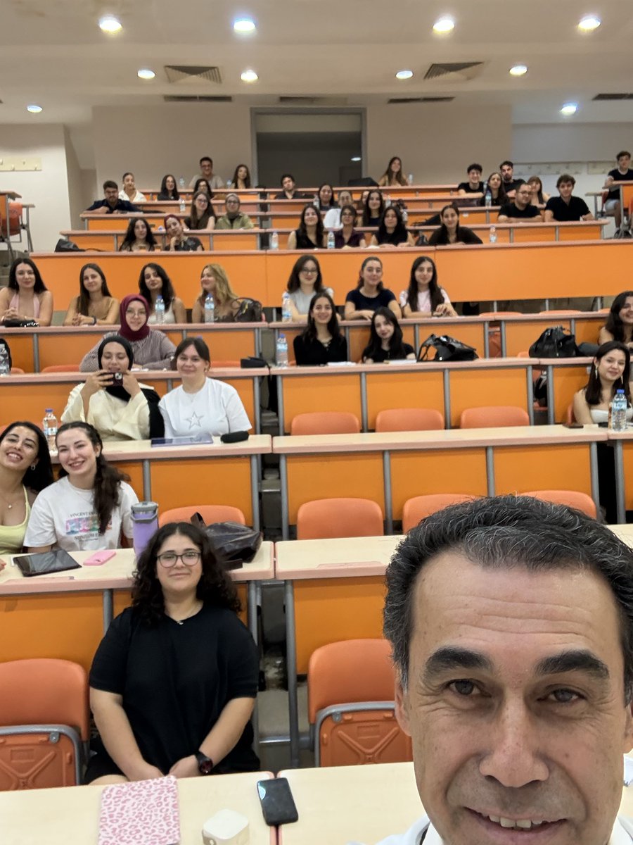 AltunkayaMehmet's tweet photo. 2026-2027 yılı eğitim öğretim yılımız hayırlı olsun. 3. Sınıf öğrencilerimiz ile eşya hukuku ilk dersimizi yaptık. https://t.co/V9B1QhrlF2