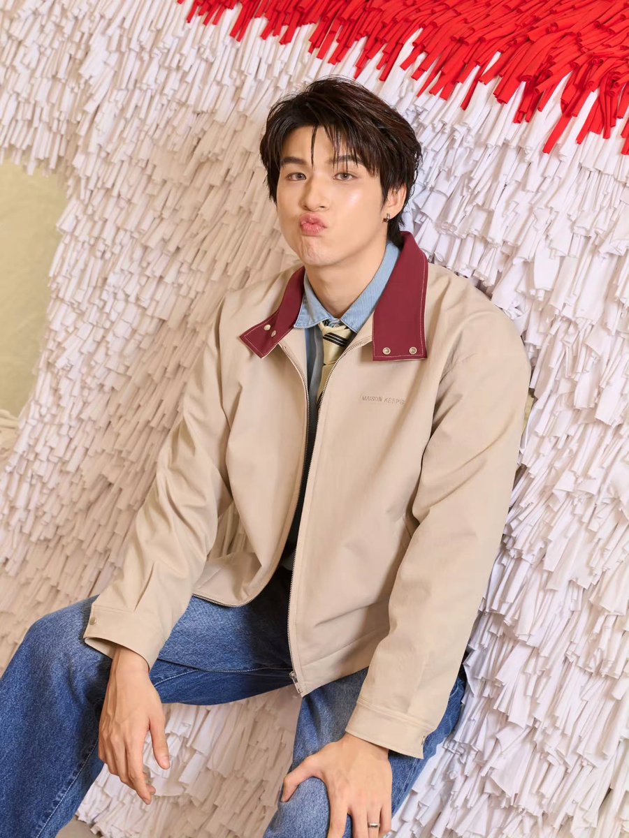 ppickboo's tweet photo. ไม่เป็นแล้วซามอยด์จะเป็นไซบีเรียนฮัสกี้

#maisonKEEPS #maisonKEEPSFlagshipStore
#skywongravee https://t.co/e5RlSzatEw