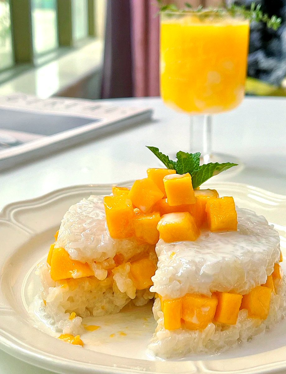 MiriamVanmatre's tweet photo. Craving something exotic Try the crispy Thai mango sticky rice—sweet, creamy, and bursting with tropical flavors that’ll transport your taste buds straight to Bangkok! https://t.co/SrYG1xjf9S