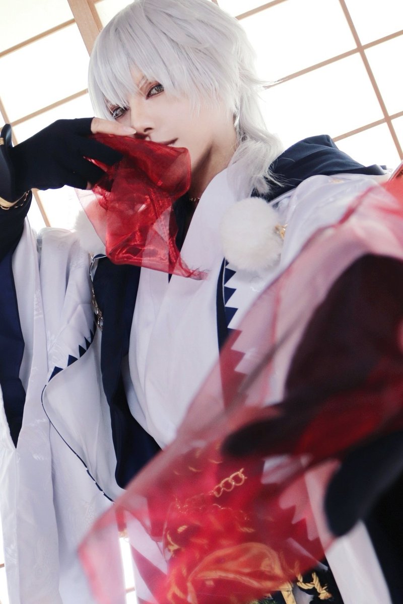 shei_kimetsu_23's tweet photo. 鶴丸国永cos

*

　　　　　　　お　い　で　。

*

📸クロエめぅ～さん　@chloe_kurokuro

#帰ってきたデカ近本丸0913 https://t.co/ppUADVE4BO