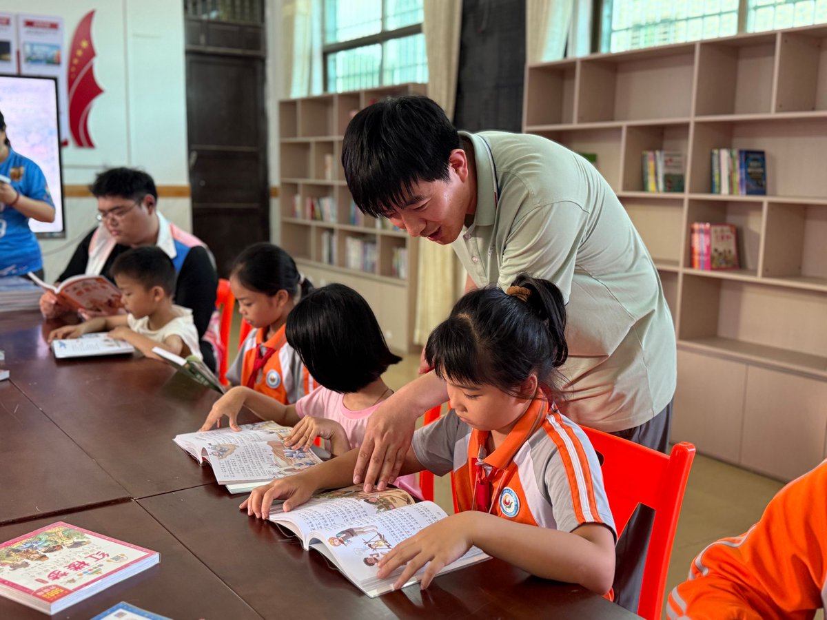MegBencosme's tweet photo. Campus Volunteer Club's book donation drive kicks off this Friday! Drop your gently-used books at the main lobby from 10AM-4PM to support rural kids' education  See you there! https://t.co/T00a2wDtYF