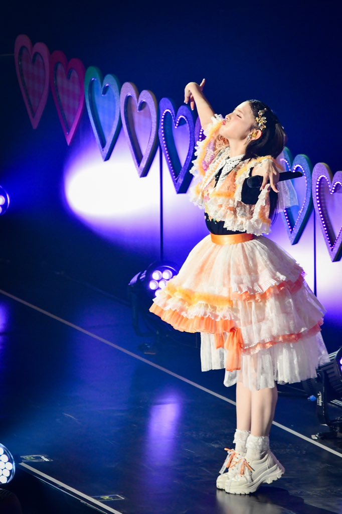 27zeroroku's tweet photo. ちなみに愛貴さんの脚も凄かったです
こういう発見があるのも丈が短い衣装ならではだなと、、 https://t.co/0IRL29RlgI
